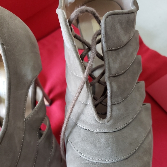 Valentino Suede Heels - Taupe - Size 35.5 - Picture 3 of 10